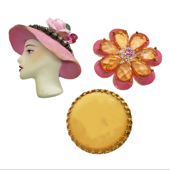 Jewelry - Bundle of Three Lovely Vintage Brooches
